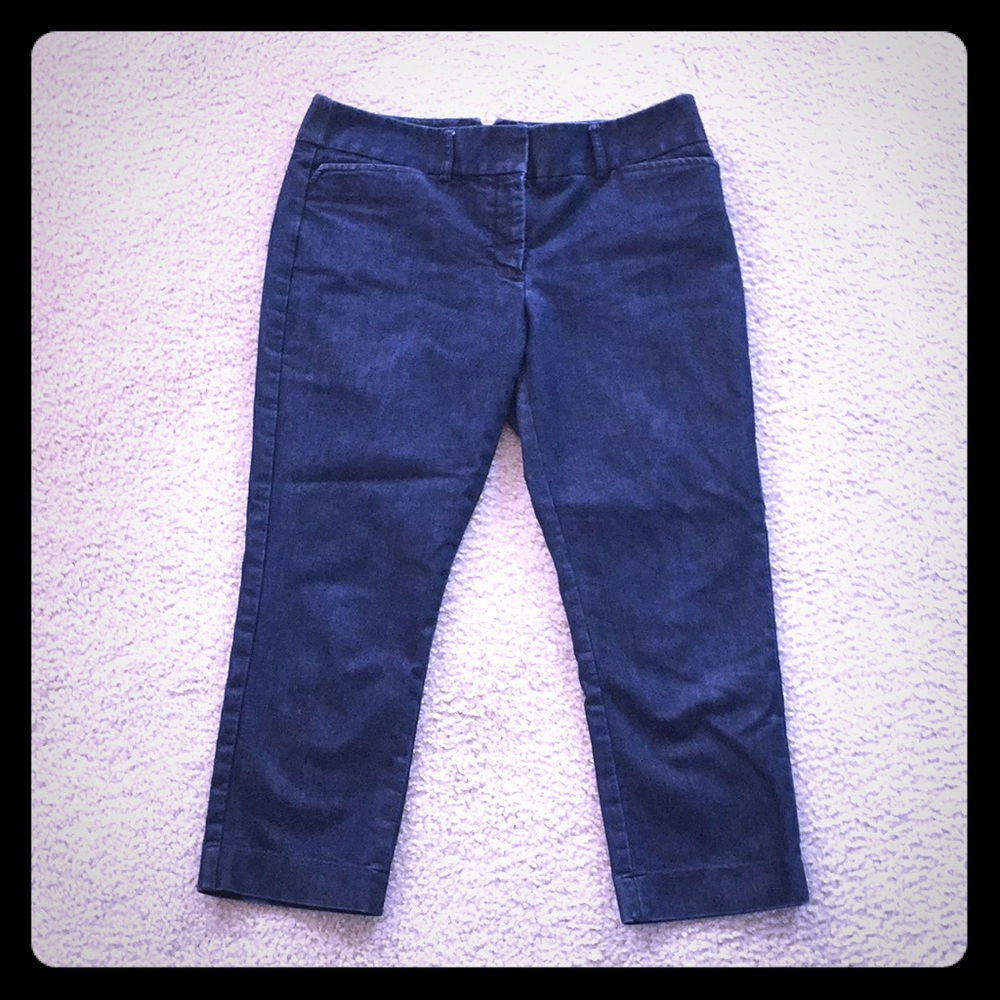 Like new! Express Dark denim Capri size 4